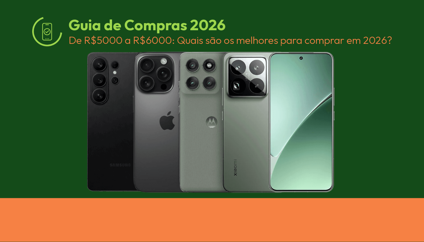 Pessoa comparando celulares Samsung Galaxy